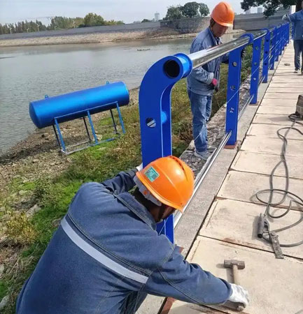 岳阳楼护栏安装